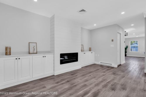 5 Surrey St, Lakehurst, NJ 08759-6712