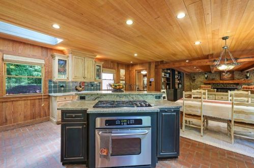 1630 Brandon Hall Dr, Atlanta GA  30350-3703 exterior