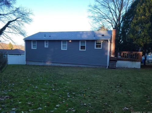 27 Bridle Spur Dr, Waterbury, CT 06708-1904
