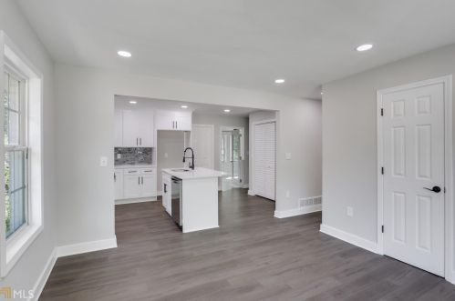 2818 Meadowview Dr, Atlanta GA  30316-4326 exterior