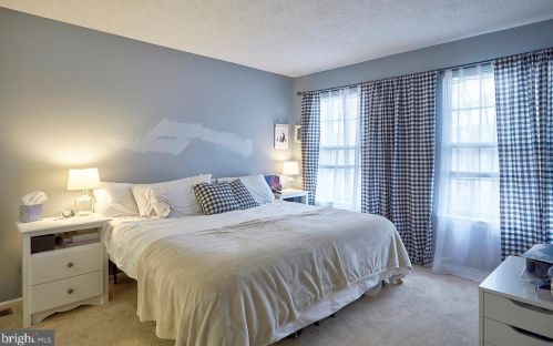 24 Cheverny Ct, Trenton NJ 08619-4718 exterior