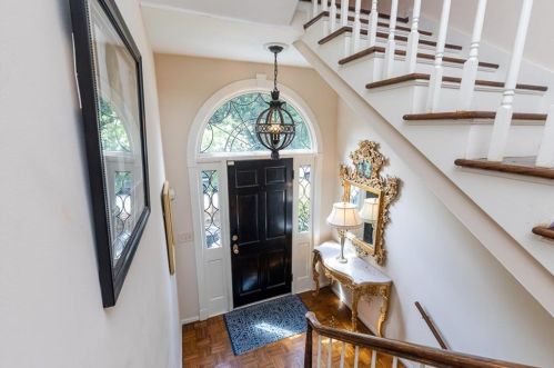 31 Mooregate Sq, Atlanta GA  30327-1539 exterior