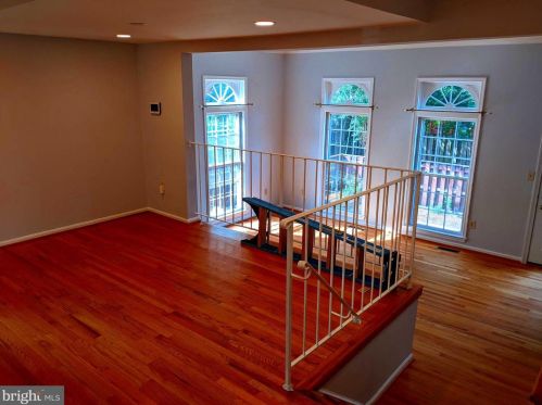 8069 Powderbrook Ln, Springfield VA  22153-2927 exterior