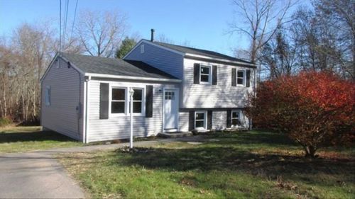 28 Shetland Dr, Westerly, RI 02808-1226