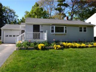 332 Leslie Dr, Portsmouth, NH 03801-3599