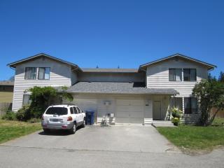 10427 Holly Dr, Everett, WA 98204-3613