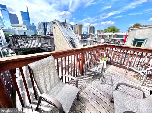 1724 Green St, Philadelphia PA  19130-3976 exterior