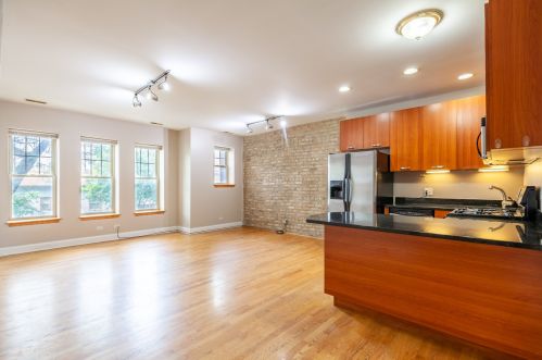 3425 Berteau Ave, Chicago, IL 60618-2207