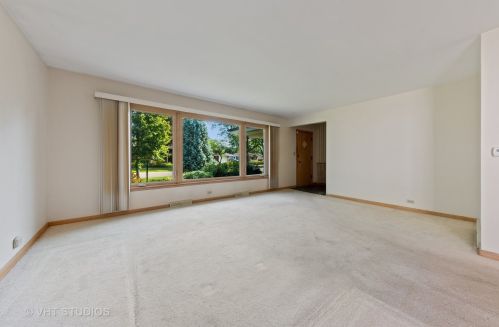 669 Timothy Ln, Des Plaines, IL 60016-1118