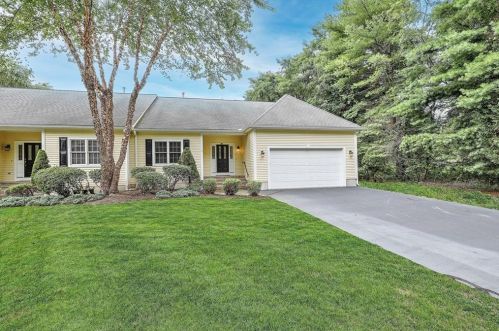 5 Crickett Cir, Warwick, RI 02818-1252