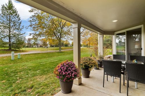 87 Willow Pkwy, Buffalo Grove IL  60089-4634 exterior