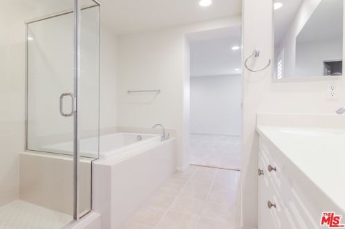 154 Pathway, Irvine CA  92618-8846 exterior