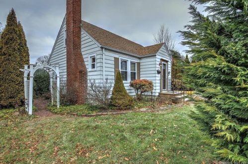 75 Granville Ave, Milford, CT 06460-4904