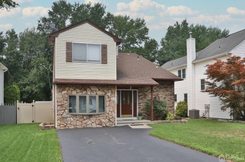 5 Avery Dr, Old Bridge, NJ 08857-3603