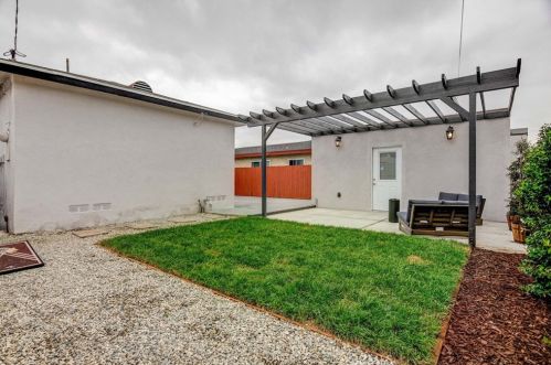 13226 Jefferson Ave, Hawthorne CA  90250-5927 exterior