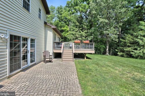 2122 Walnut Bottom Rd, Carlisle PA 17015-9122 exterior