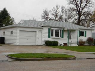 401 Easy St, Bismarck, ND 58504-6236