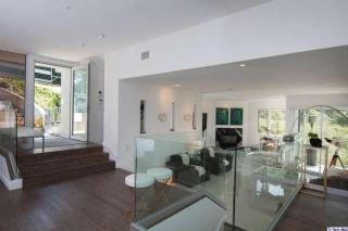 1404 Glen Oaks Blvd, Pasadena, CA 91105-1007