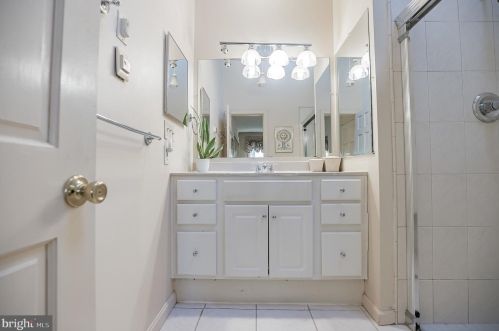 221 Elm Ave, Tavistock NJ 08033-2538 exterior