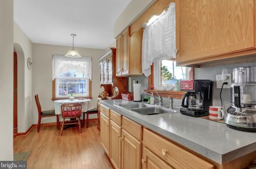 20 Lincoln Dr, Hanover PA 17331-4906 exterior