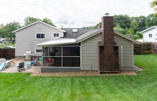 64 Hills Ferry Rd, Nashua, NH 03064-1706