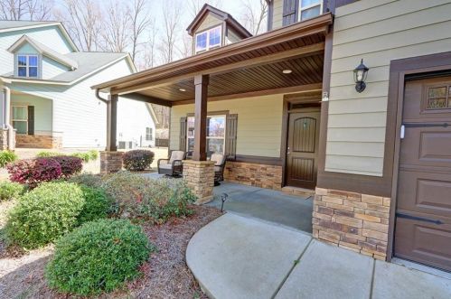 4 Seabiscuit Ct, Newnan, GA 30263-6778
