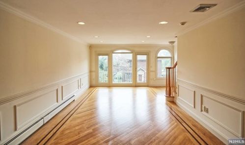 696 Undercliff Ave, Edgewater NJ  07020-1454 exterior