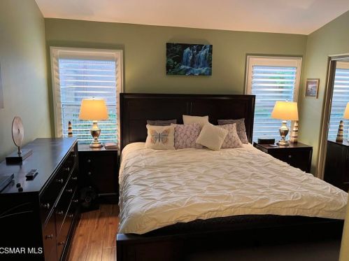 2040 Freesia Ave, Simi Valley CA  93063-3534 exterior