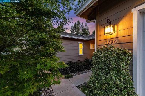 1790 Ruth Dr, Concord CA  94523-2942 exterior