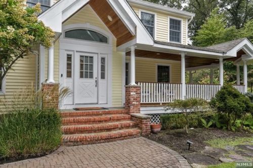 91 Hampshire Hill Rd, Upper Saddle River, NJ 07458-1107