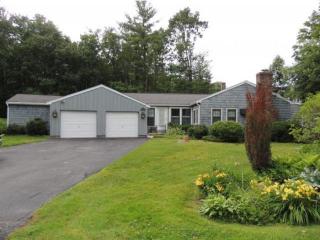 11 Edgewater Ln, Hampstead, NH 03841-2612