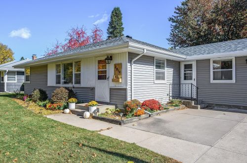 2814 Dellwood Ave, Saint Paul MN  55113-1827 exterior