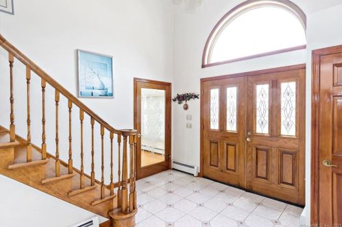 61 Crooked Brook Ln, Kensington, CT 06037-3562