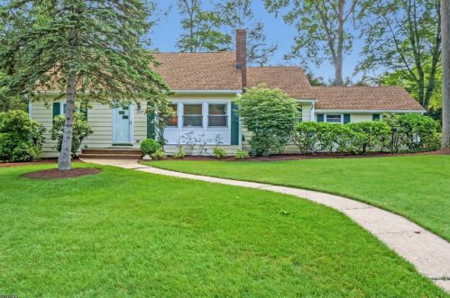 1271 Wood Valley Rd, Mountainside, NJ 07092-1959