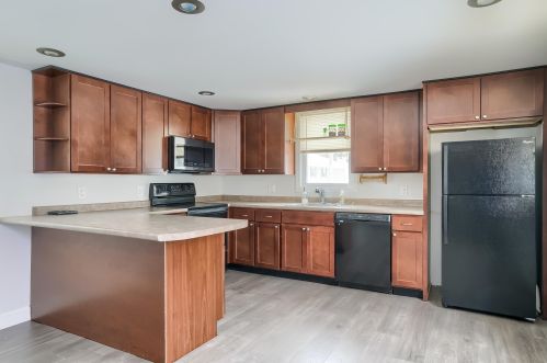16 Skyview Dr, Nashua, NH 03062-1126