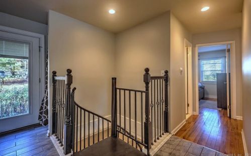 135 Rockledge Rd, Wallingford CT  06492-1813 exterior