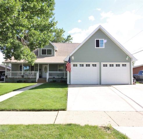 1915 1st Ave, Minot, ND 58701-3424