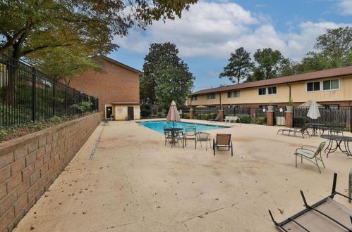 2560 Bradford Sq, Atlanta GA  30345-1339 exterior