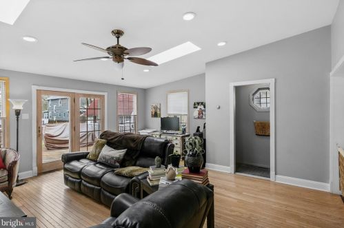 320 Chestnut St, Tavistock NJ 08033-1810 exterior