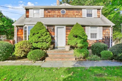 26 Riverside Ln, Riverside, CT 06878-1319