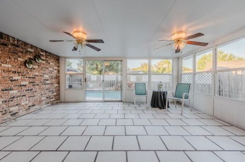 1939 Rambling Rdg Ln, Carrollton TX 75007-3154 exterior