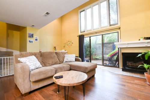 1832 Larrabee St, Chicago IL  60614-5208 exterior
