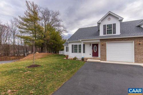 100 Collinswood Dr, Staunton, VA 24401-1988