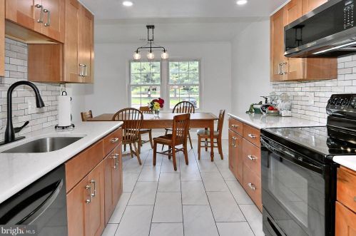 9271 Sprucewood Rd, Springfield VA  22015-3559 exterior