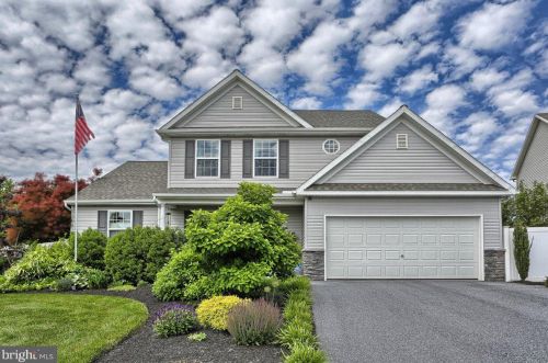 563 Yale St, Harrisburg, PA 17111-3558