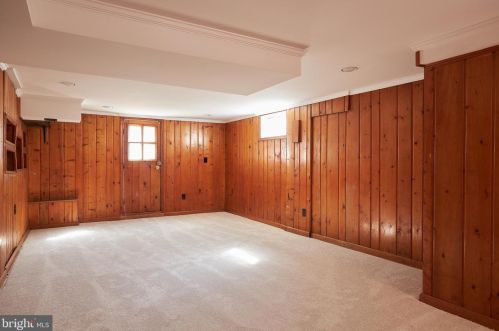 221 Dl Dr, Silver Spring MD 20910-1501 exterior