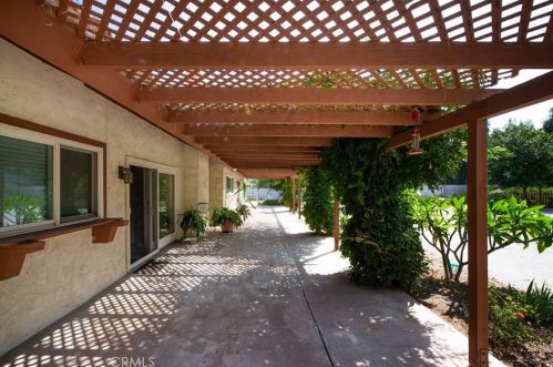 16355 Rancho Escondido Dr, Riverside CA  92506-5801 exterior