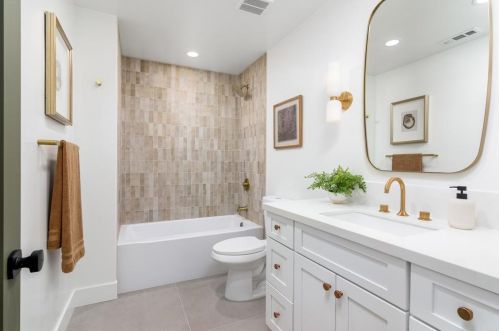 2063 Grandview St, Oceanside CA  92054-5618 exterior