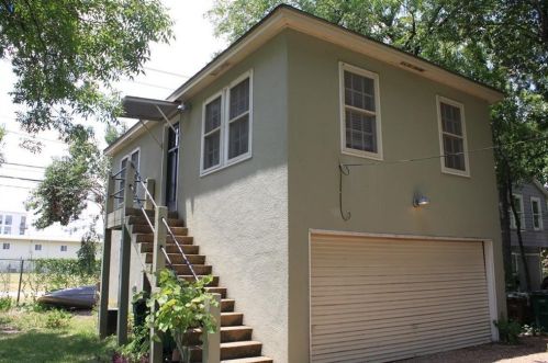 915 37th St, Austin TX  78705-1807 exterior