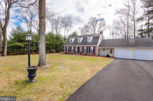 6 Woodbury Rd, Trenton, NJ 08638-1420